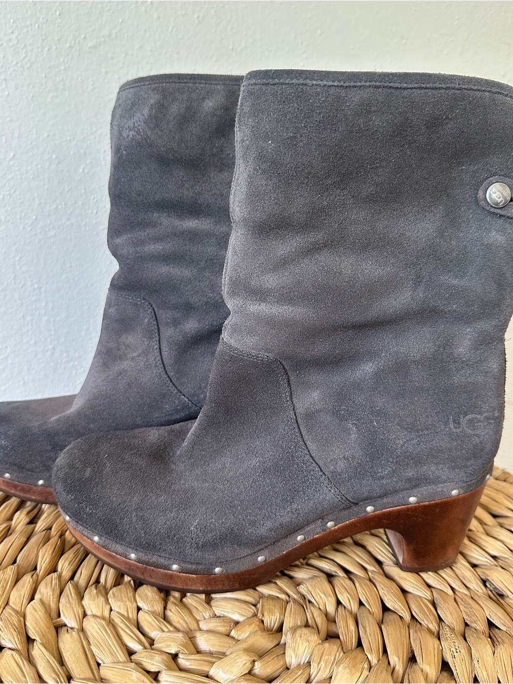 UGG Lynnea Boot Grey Suede Clogs Size 9